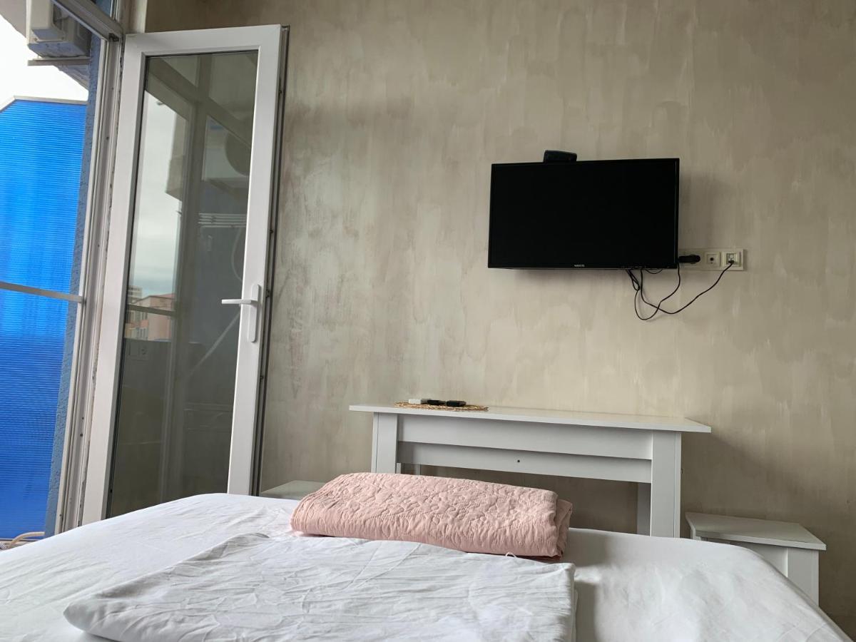 "Студия 24" - Посуточно И Помесячно Batumi Exteriör bild